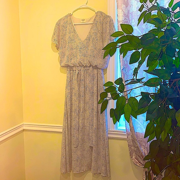 Discover our dress with no default - Picture 1 of 2